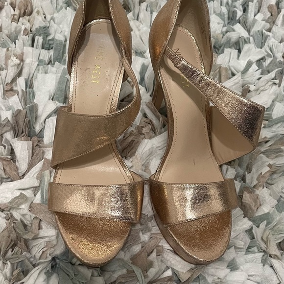 Shoes - Picture 1 of 4